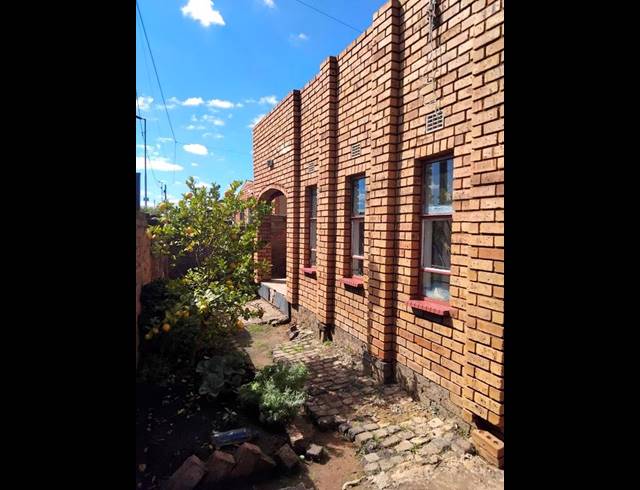 2 BEDROOM HOUSE FOR SALE IN THULANI